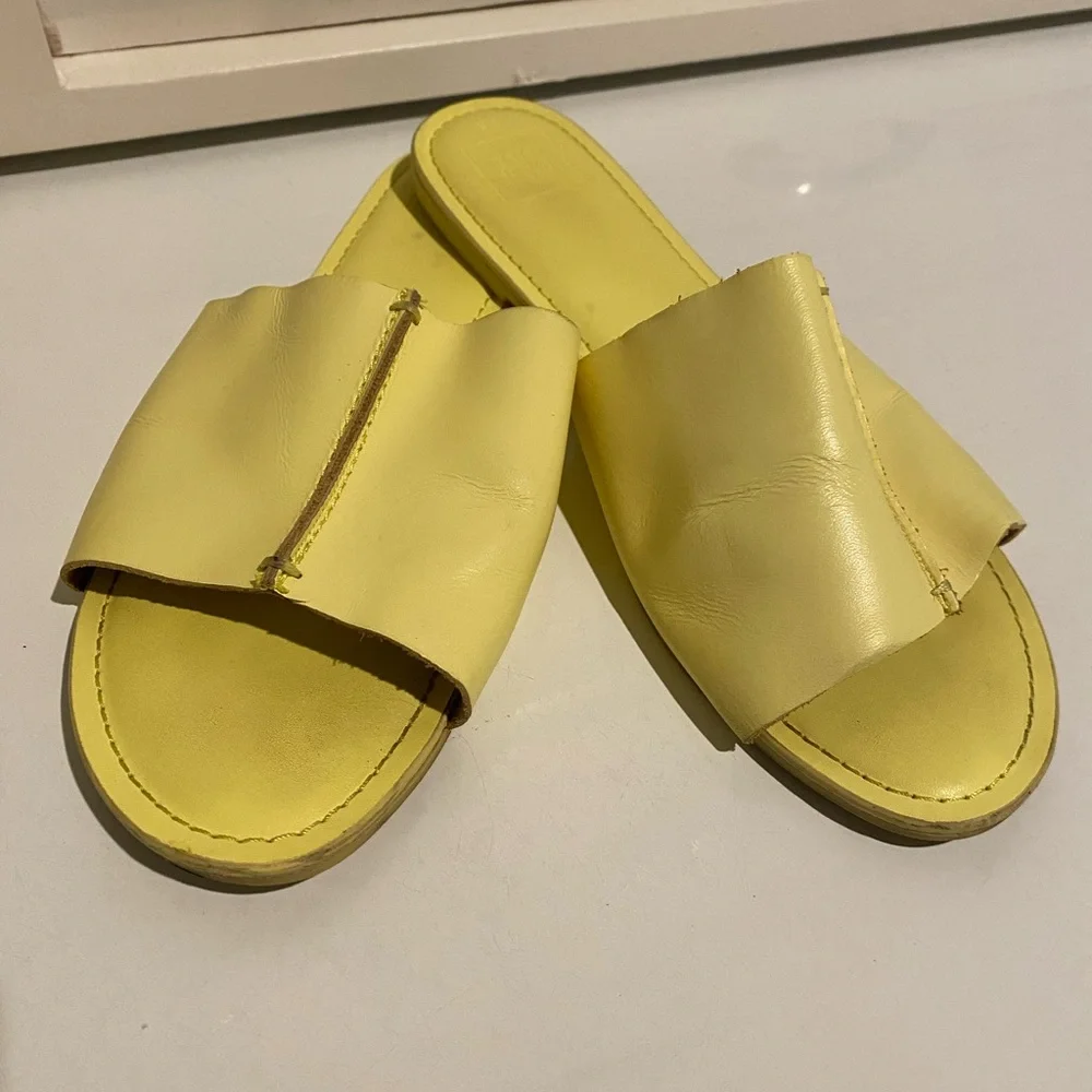 GAP Women’s Yellow Slide Sandals - Casual Leather Slip-Ons Leather 7.5 💛